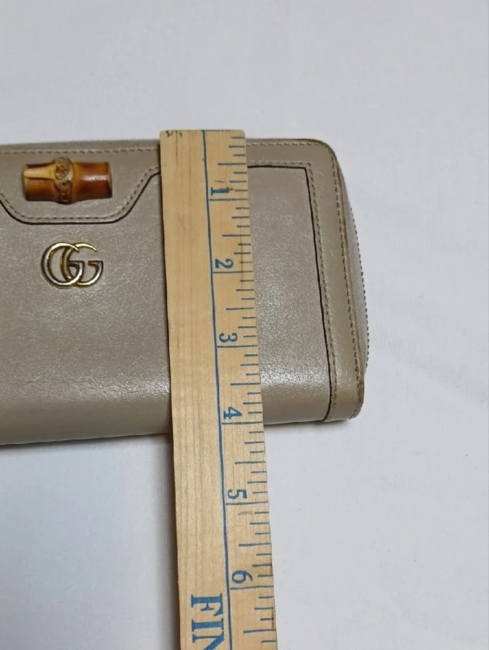 Gucci Diana Continental Beige Leather Zip-Around Wallet with Bamboo Accent